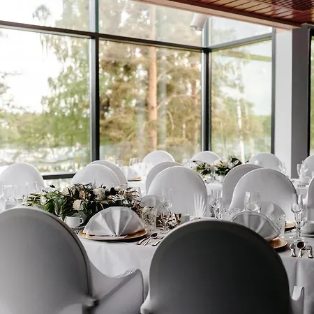 瓦尔迪卡酒店 4*